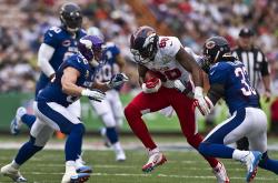 开云官方app入口-时空交汇处的绿与白，当欧冠之火点燃NBA巅峰对决