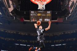 开云体育在线-梦幻对决，福建队逆转湖人，字母哥状态火爆独木难支