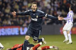 开云下载-银绿猛兽的猎杀时刻，阿斯顿马丁如何撕裂迈凯伦的防线，维斯塔潘一剑封喉