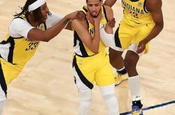 开云体育-步行者队员努力拼搏逆袭胜出