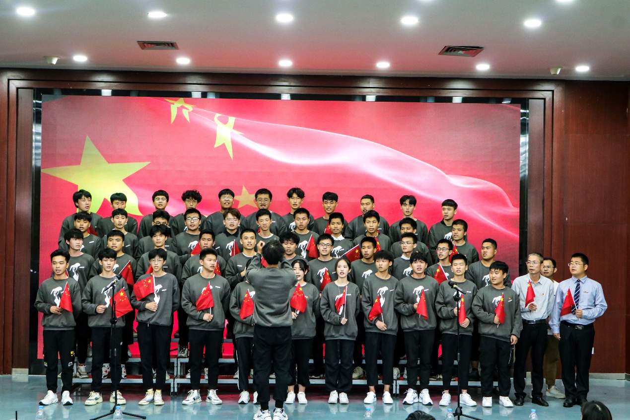 包含珠海队奋发图强，勇攀峰顶追逐梦想的词条