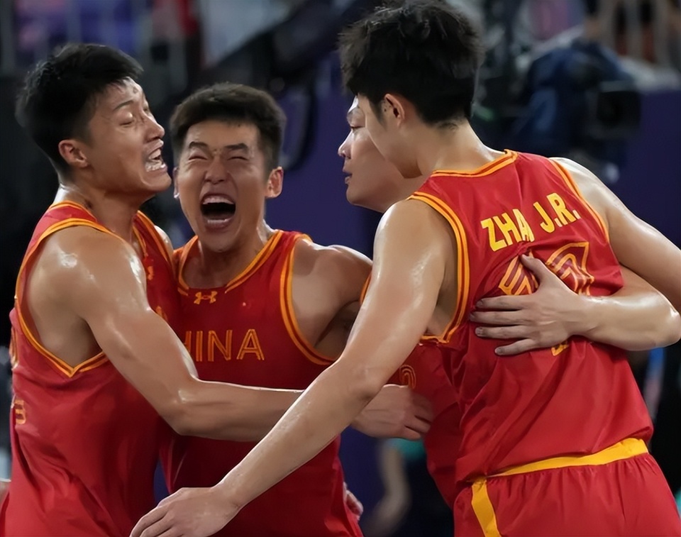 斩获胜利！中国男篮联赛领跑胜局