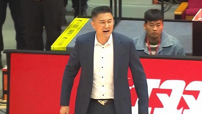 广东华南虎队战胜湖南八方队，晋级八强