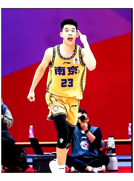 澳门男篮客场惨败，主帅面临严峻挑战