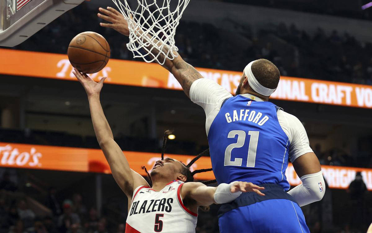 包含独行侠队在客场比赛中拿下胜利的词条