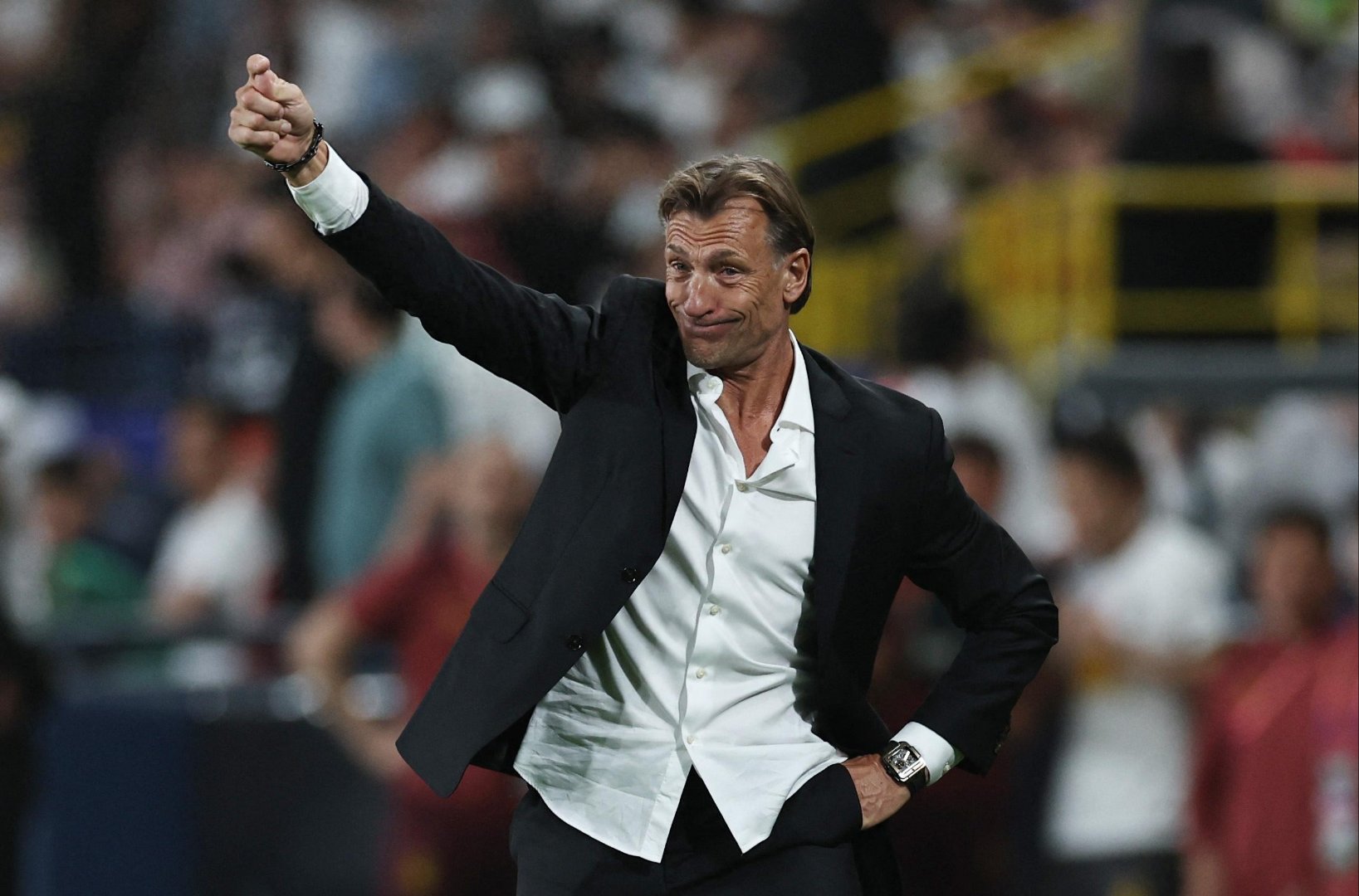 关于近期表现稳步上升，球队士气高涨欲夺冠的信息