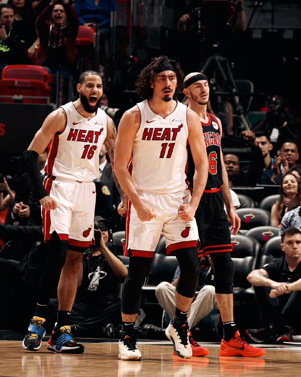 凯尔特人碾压热火,布克高光表现 凯尔特人碾压热火,布克高光表现