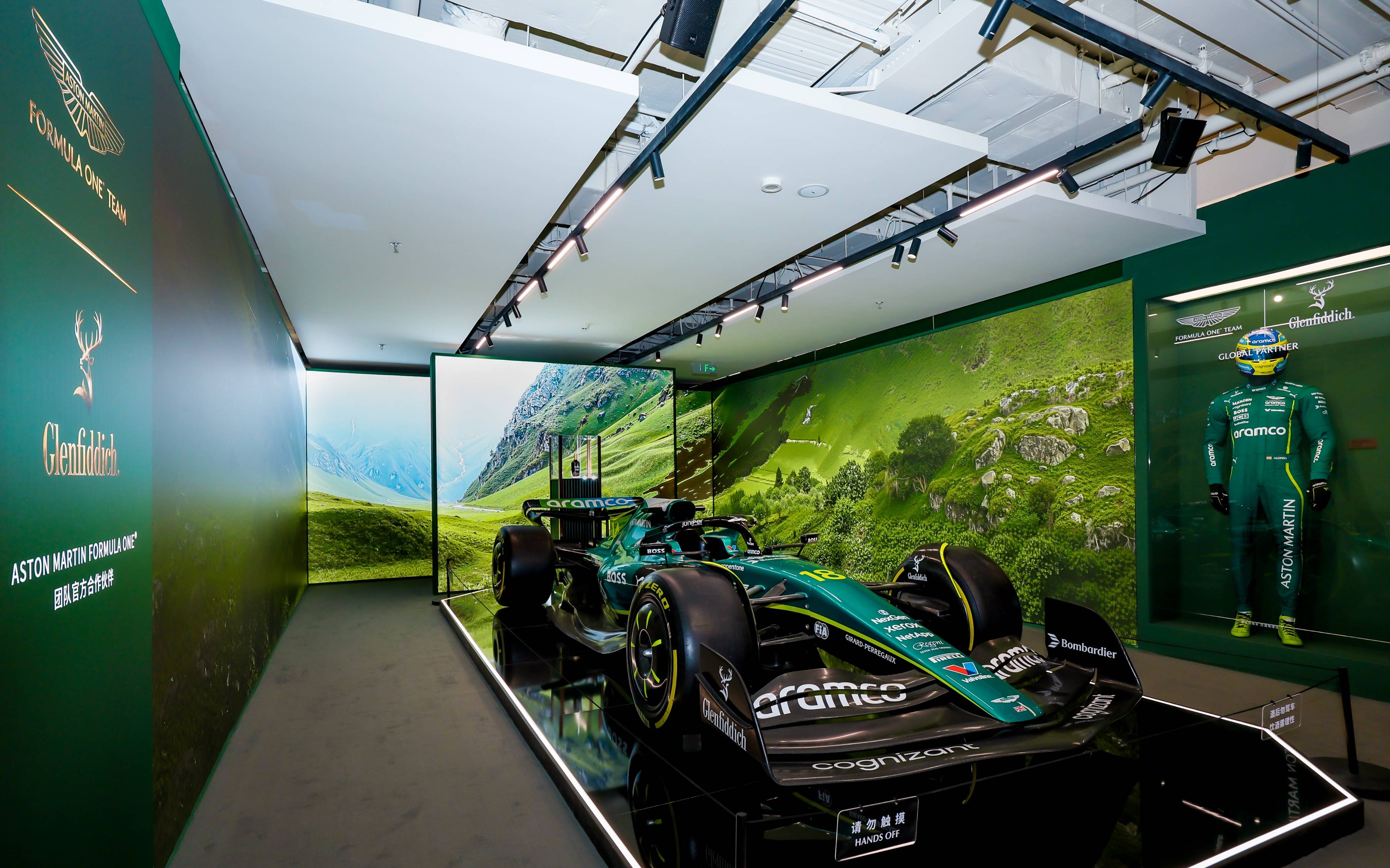 梅赛德斯力克阿斯顿马丁，拉塞尔统治全场的简单介绍