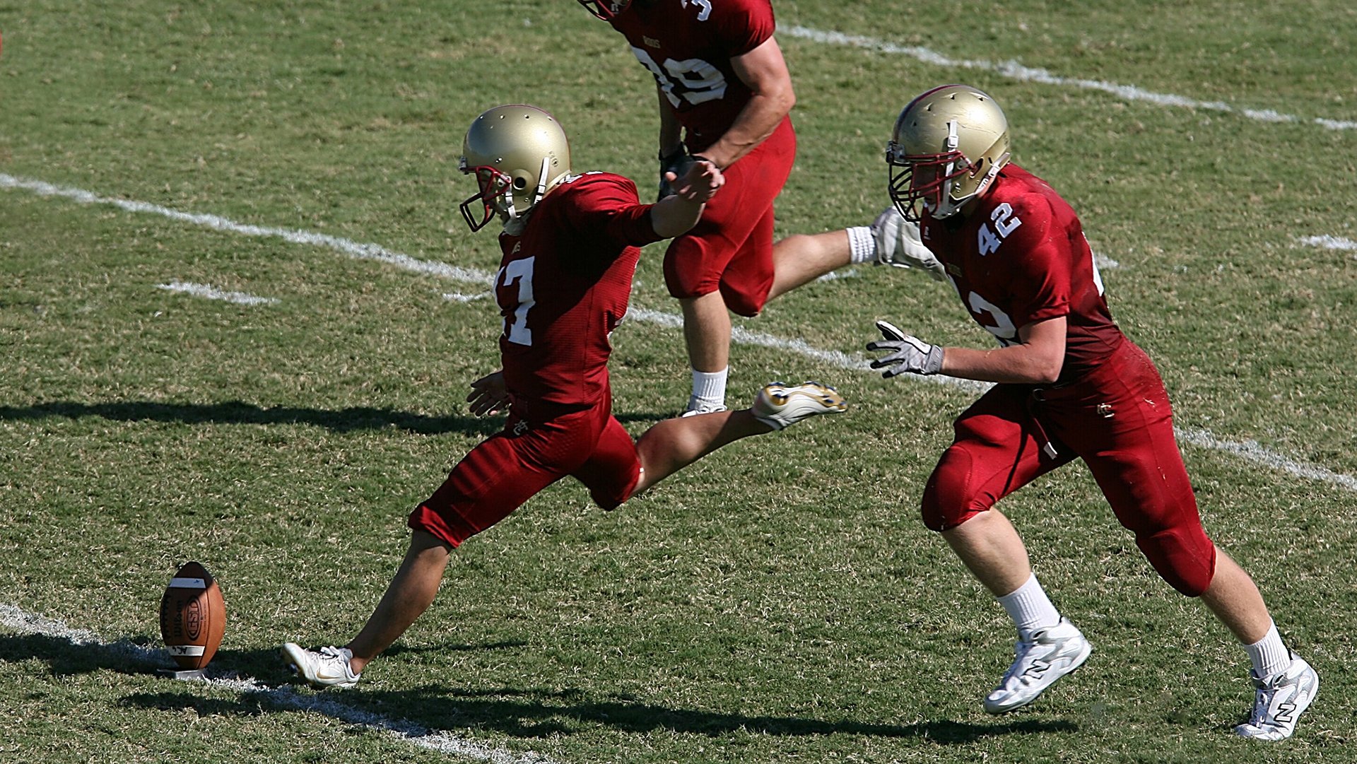 当圣西罗陷入寂静，巴黎的灯光为他点亮，佩德里跨越俱乐部的失意，在国家队的未来舞台完成加冕