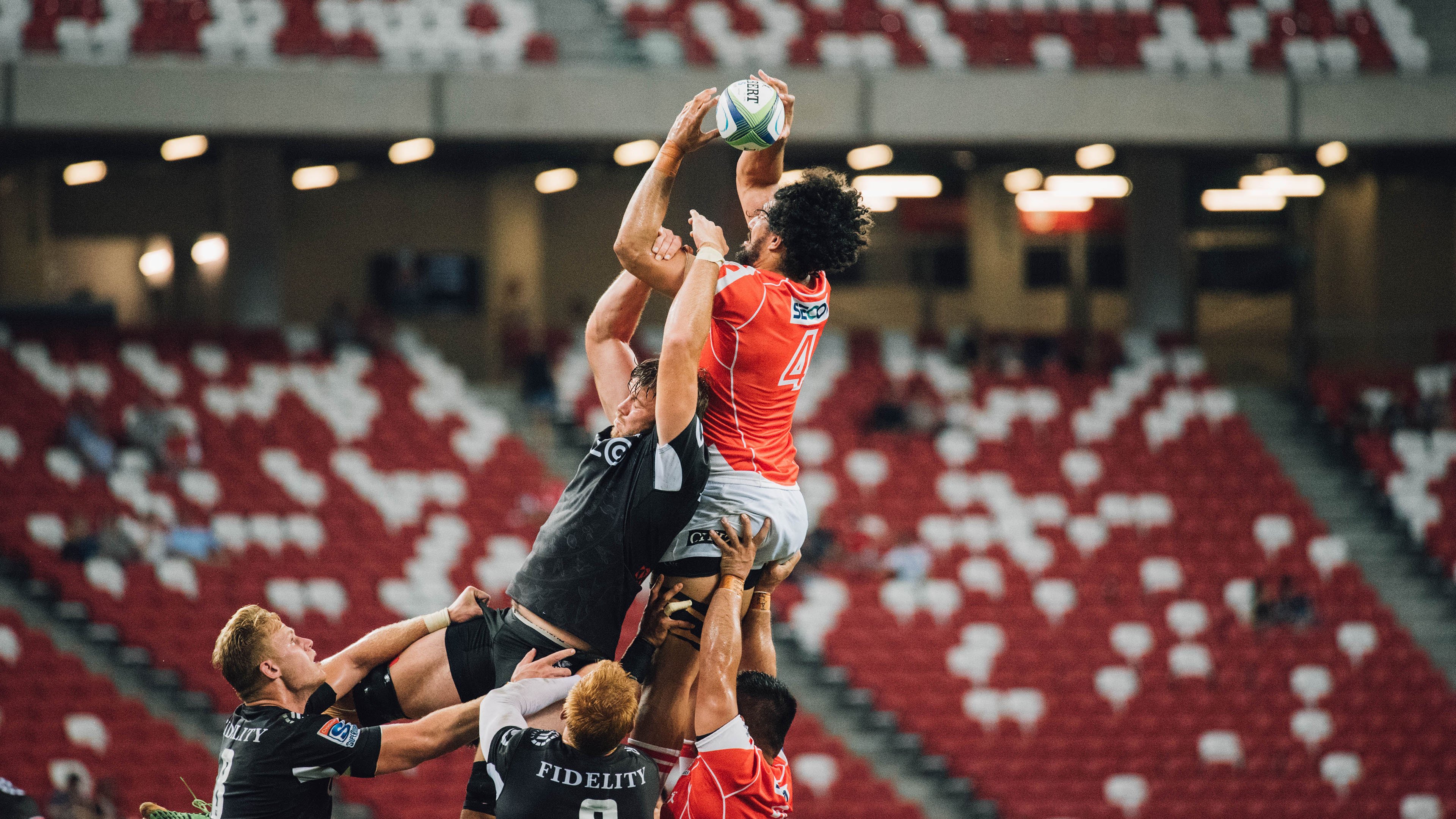 那个硬闯球馆的男人，主宰了费城与洛杉矶的战争