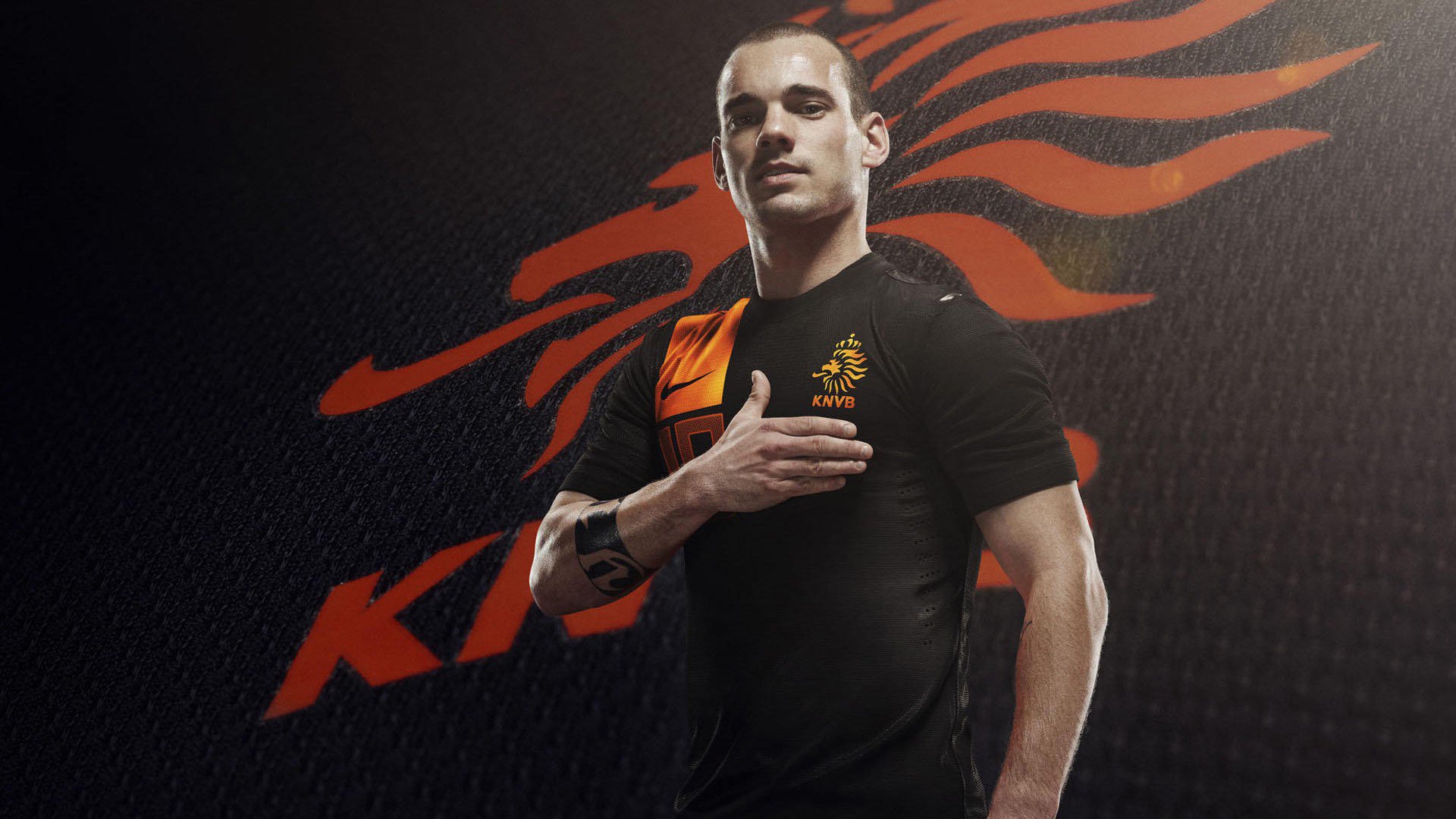 冰火二重奏，赛道一端的生死鏖战，与另一端孤独的绝对统治