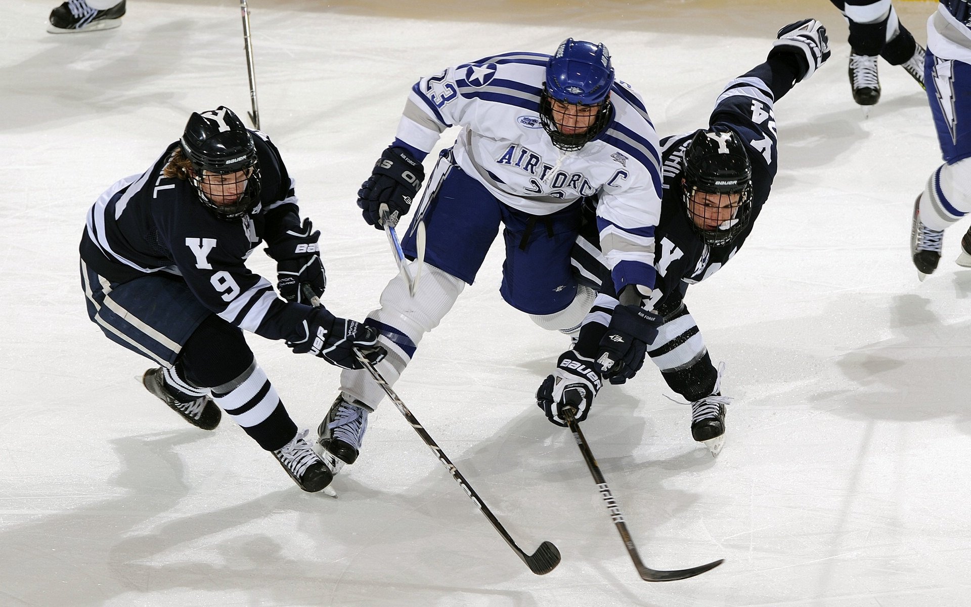亚洲锋线,当韩国在虚拟足球场碾压拜仁,贝林厄姆的火焰如何燃烧?