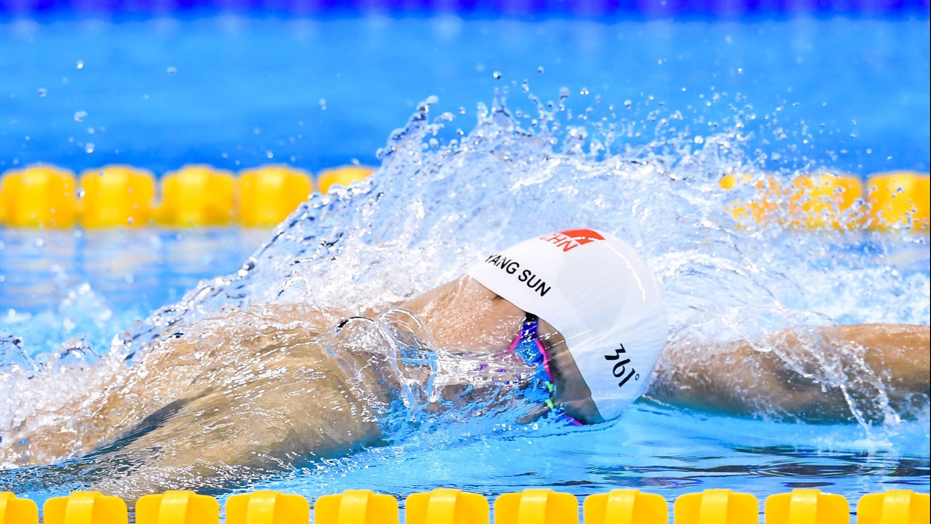 暴雨中的风火轮与纪录之夜，法拉利如何轻取雷诺，诺里斯又怎样改写了历史？